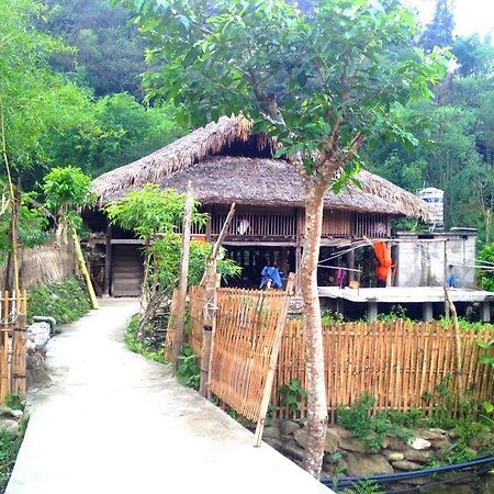 Апартаменты Thon Tha Tay Stilt House Хазянг Экстерьер фото