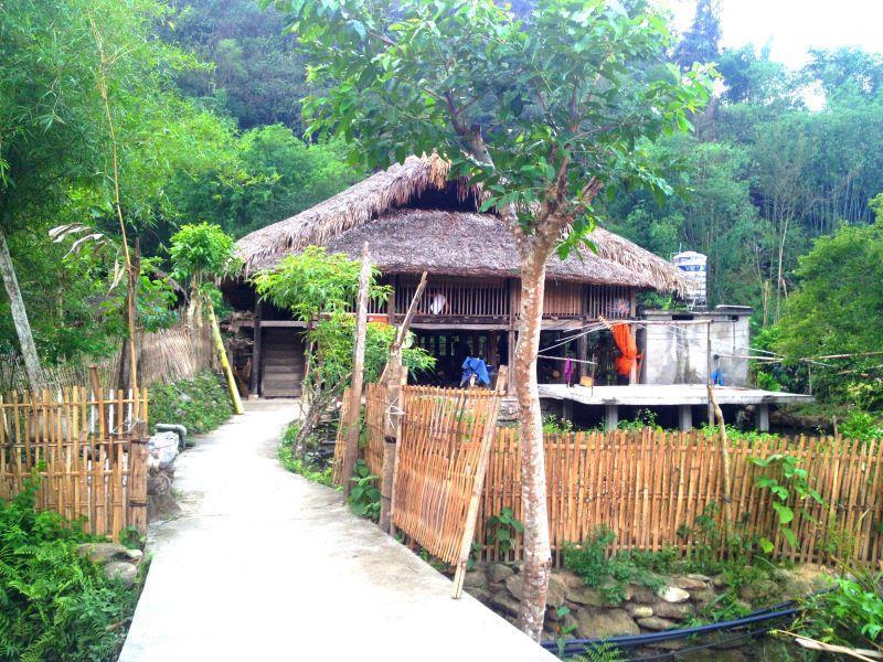 Апартаменты Thon Tha Tay Stilt House Хазянг Экстерьер фото