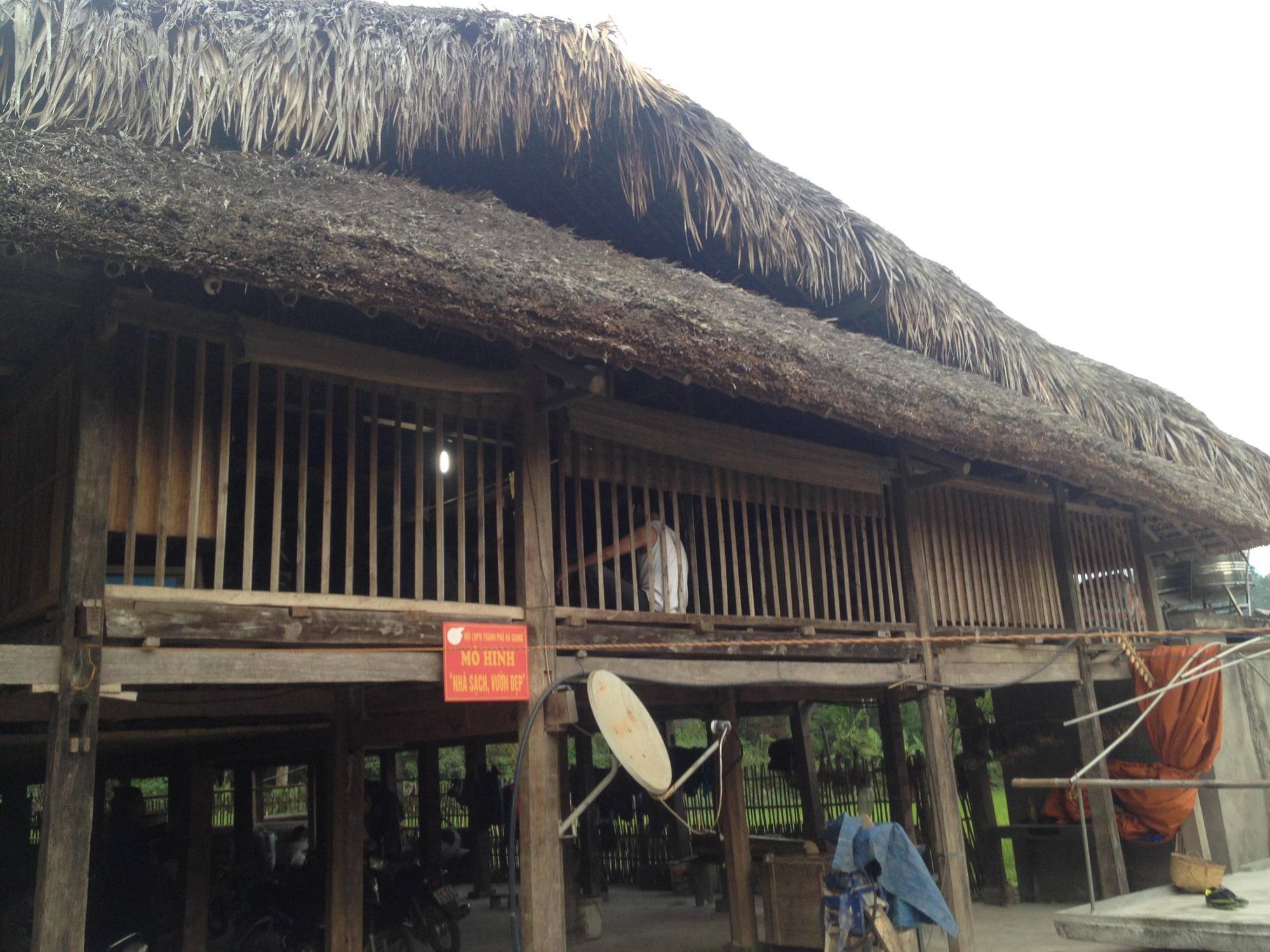 Апартаменты Thon Tha Tay Stilt House Хазянг Экстерьер фото